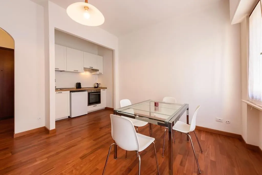Ac & Wifi Newly Renovated Apartment 피렌체 0*,